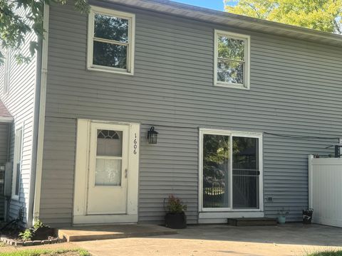 Tiny photo for 1606 E Stonehenge Drive #14-B, Sycamore, IL 60178 (MLS # 12493993)