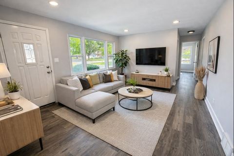 Tiny photo for 758 N Kenilworth Avenue, Glen Ellyn, IL 60137 (MLS # 12525344)