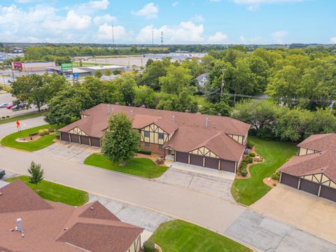 Tiny photo for 105 Carol Court #C-1, Pontiac, IL 61764 (MLS # 12450466)