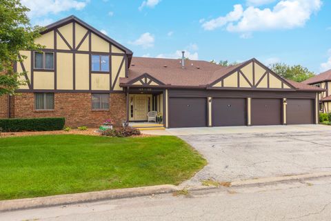 Tiny photo for 105 Carol Court #C-1, Pontiac, IL 61764 (MLS # 12450466)