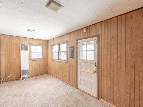 Tiny photo for 6704 Trumbull Avenue, Lincolnwood, IL 60712 (MLS # 12528513)