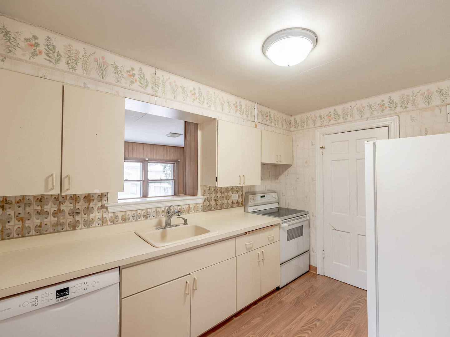 6704 Trumbull Avenue