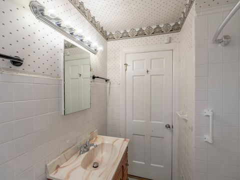 Tiny photo for 6704 Trumbull Avenue, Lincolnwood, IL 60712 (MLS # 12528513)