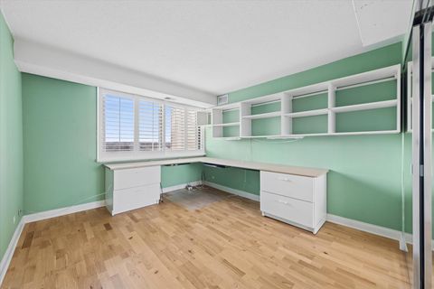 Tiny photo for 2 S ATRIUM Way #603, Elmhurst, IL 60126 (MLS # 12607353)