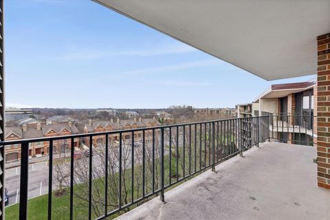 Tiny photo for 2 S ATRIUM Way #603, Elmhurst, IL 60126 (MLS # 12607353)