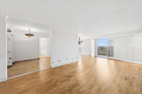 Tiny photo for 2 S ATRIUM Way #603, Elmhurst, IL 60126 (MLS # 12607353)