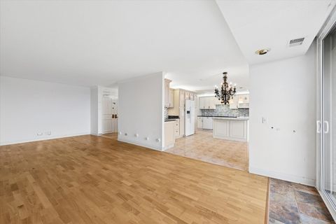 Tiny photo for 2 S ATRIUM Way #603, Elmhurst, IL 60126 (MLS # 12607353)