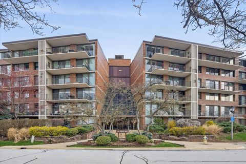 Photo of 2 S ATRIUM Way #603, Elmhurst, IL 60126 (MLS # 12607353)