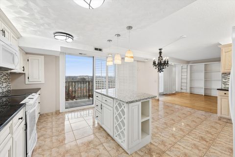 Tiny photo for 2 S ATRIUM Way #603, Elmhurst, IL 60126 (MLS # 12607353)