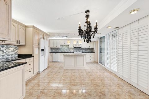 Tiny photo for 2 S ATRIUM Way #603, Elmhurst, IL 60126 (MLS # 12607353)