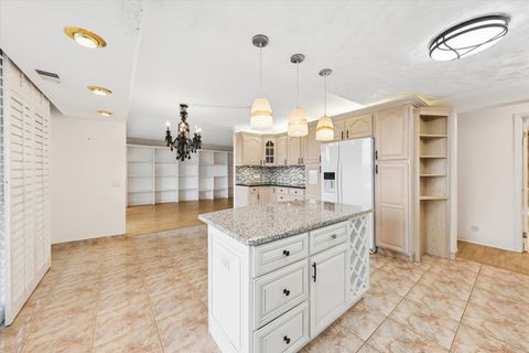 Tiny photo for 2 S ATRIUM Way #603, Elmhurst, IL 60126 (MLS # 12607353)