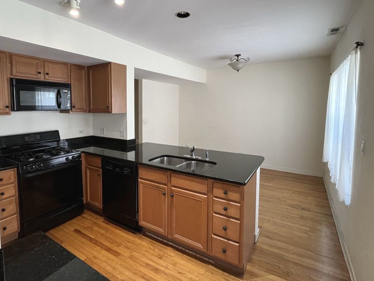 1017 E 46th Street 2S