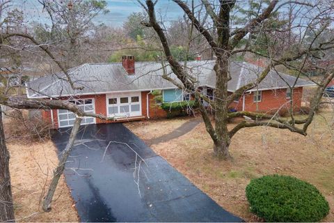 Tiny photo for 1003 S Skyline Drive, Carbondale, IL 62901 (MLS # 100000445)