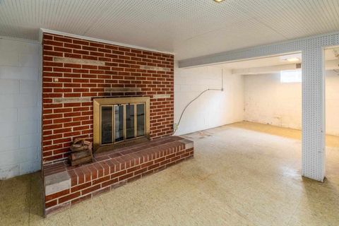 Tiny photo for 1003 S Skyline Drive, Carbondale, IL 62901 (MLS # 100000445)