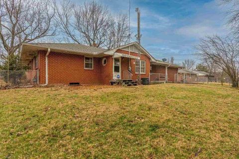 Tiny photo for 1003 S Skyline Drive, Carbondale, IL 62901 (MLS # 100000445)