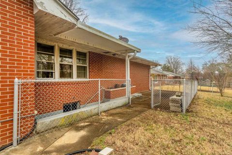 Tiny photo for 1003 S Skyline Drive, Carbondale, IL 62901 (MLS # 100000445)