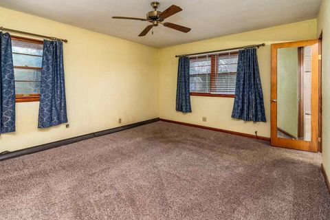 Tiny photo for 1003 S Skyline Drive, Carbondale, IL 62901 (MLS # 100000445)