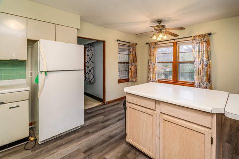 Tiny photo for 1003 S Skyline Drive, Carbondale, IL 62901 (MLS # 100000445)