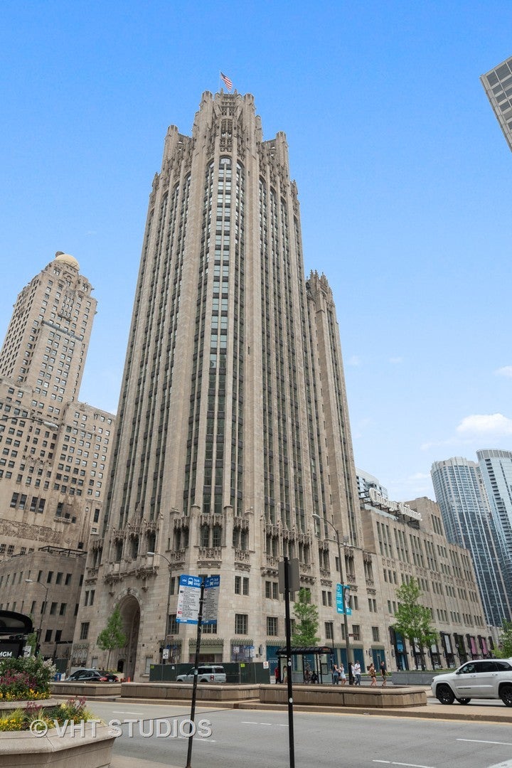 435 N Michigan Avenue 401