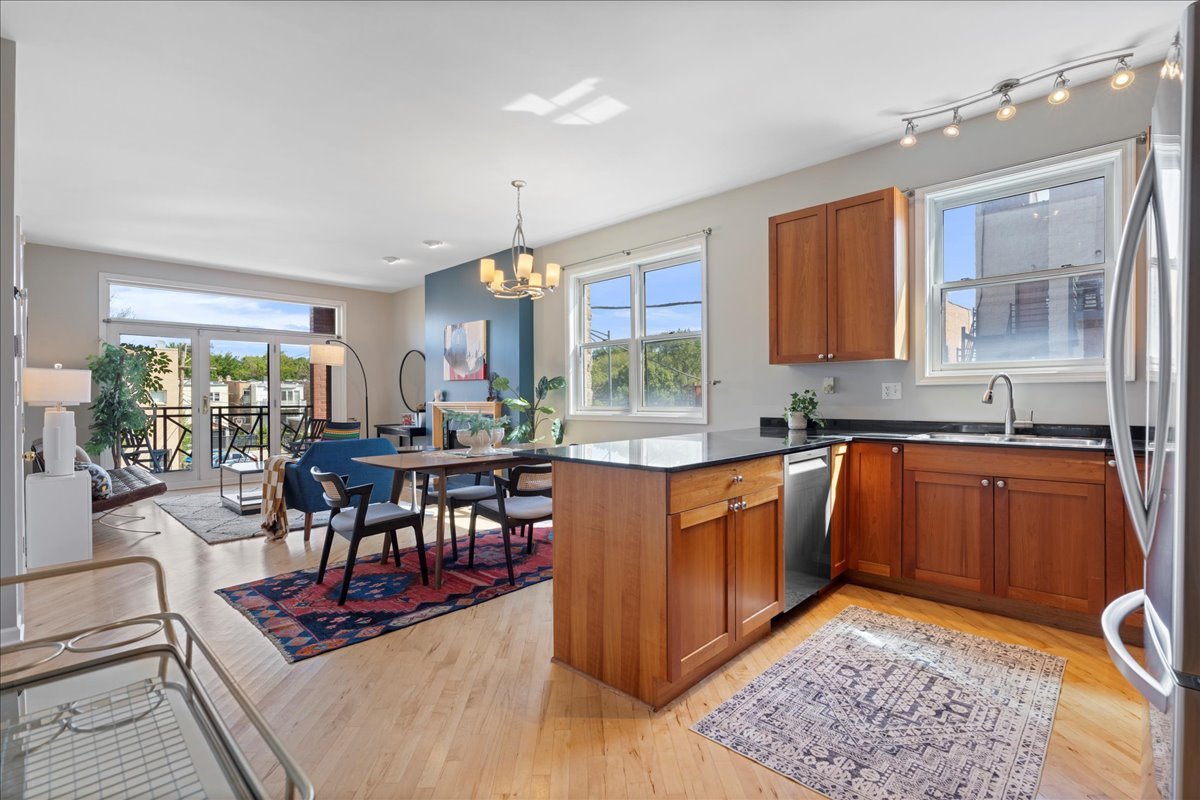 2215 W Augusta Boulevard 2E