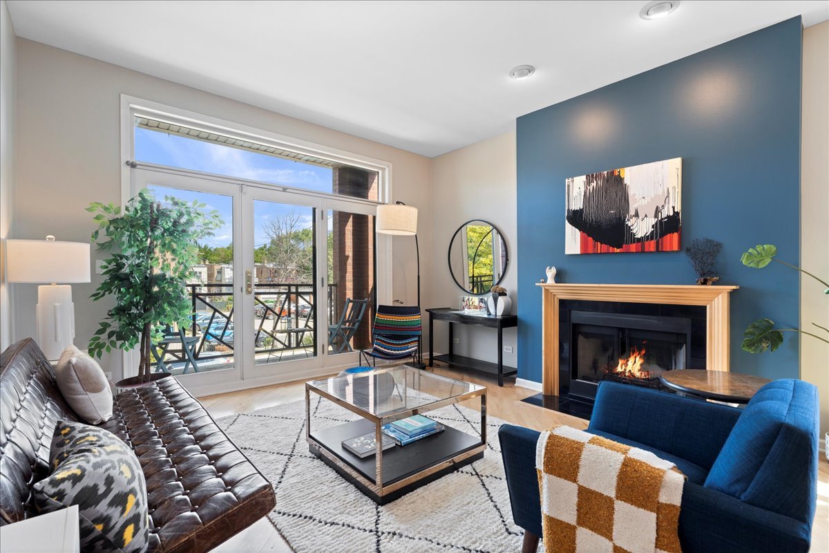 2215 W Augusta Boulevard 2E