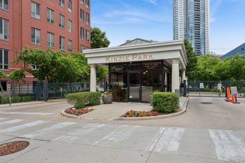 Photo of 473 N Clinton Street, Chicago, IL 60654 (MLS # 12678585)
