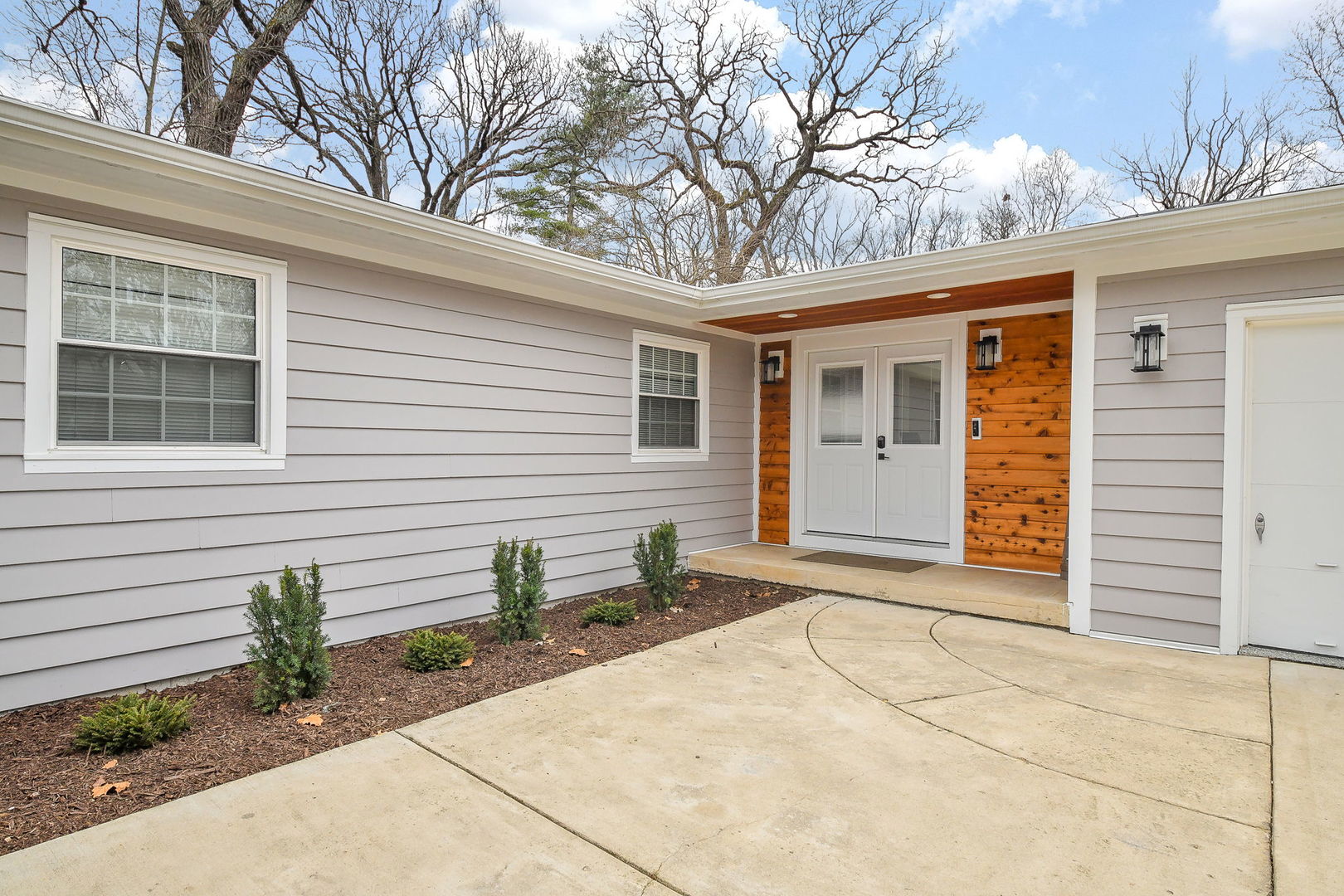 3N556 Woodland Avenue