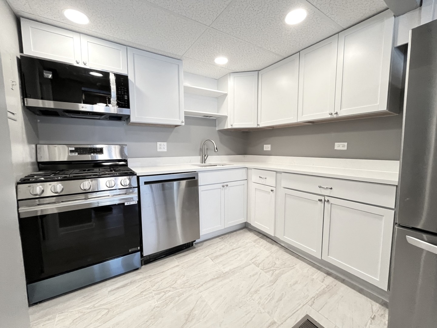81 MAUDE Avenue A