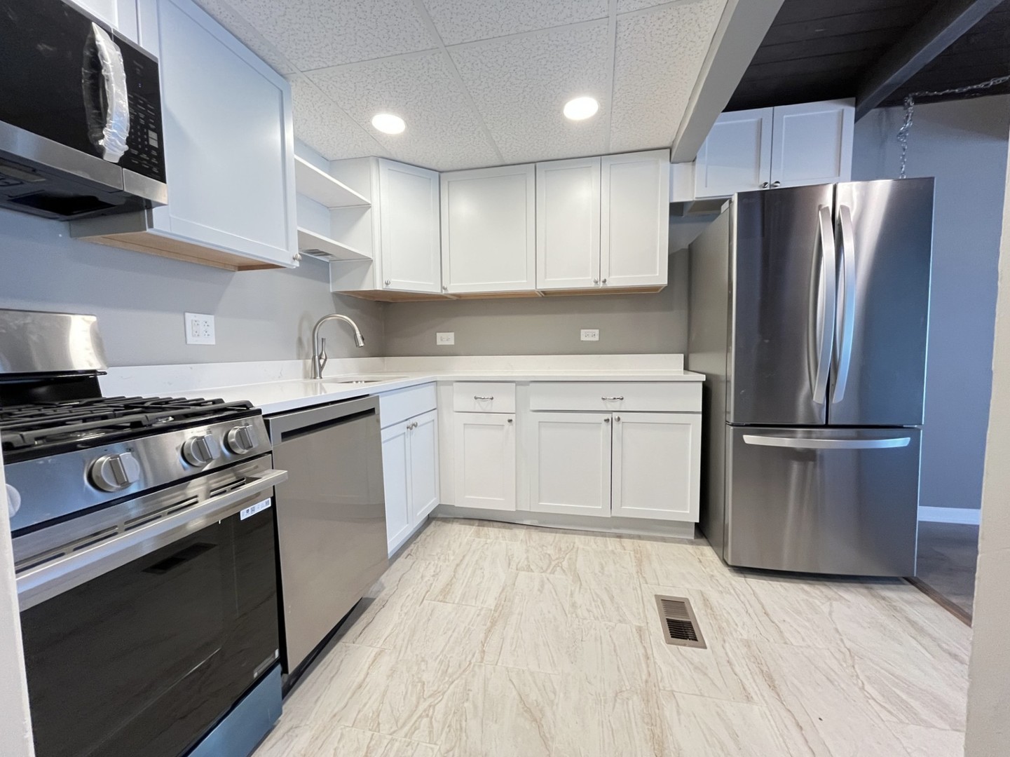 81 MAUDE Avenue A