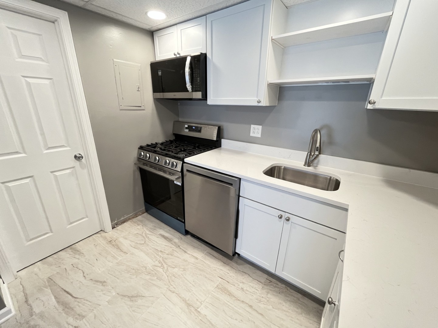 81 MAUDE Avenue A
