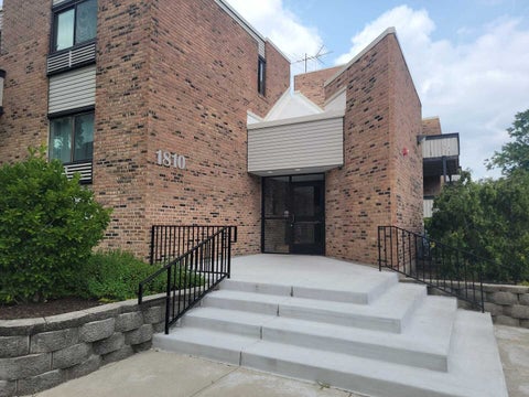 Tiny photo for 1810 Hemlock Place #204, Schaumburg, IL 60173 (MLS # 12720960)