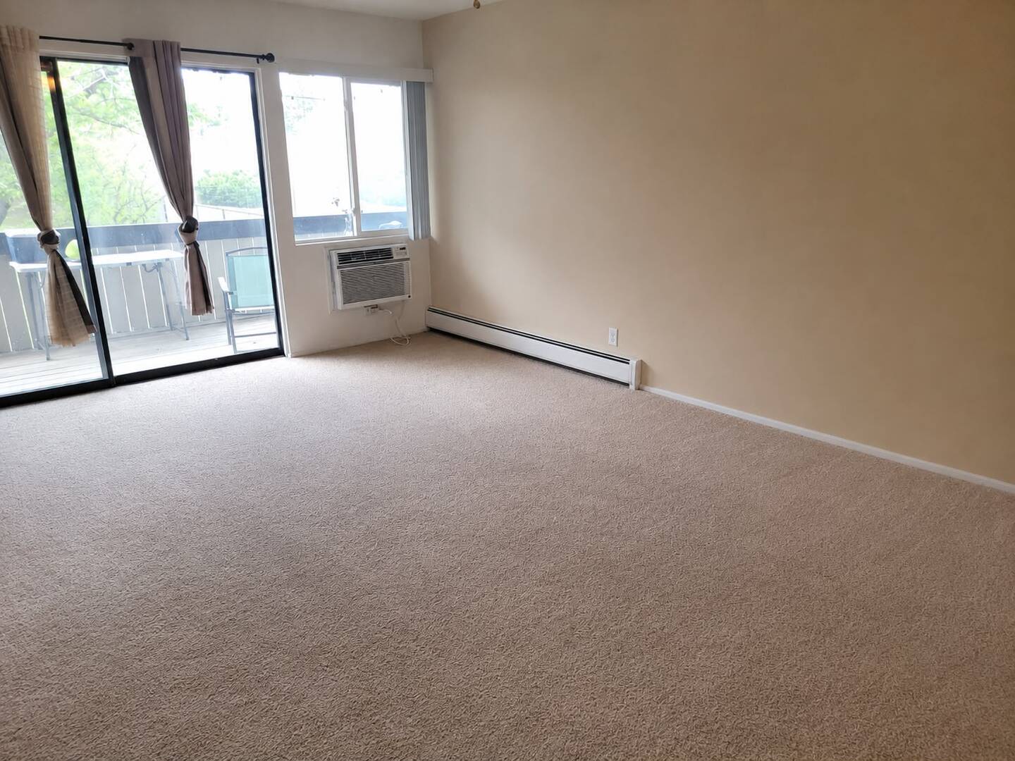 1810 Hemlock Place 204