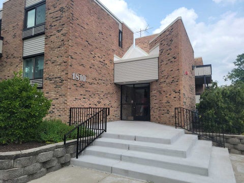 Photo of 1810 Hemlock Place #204, Schaumburg, IL 60173 (MLS # 12720960)