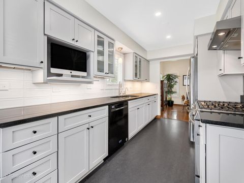 Tiny photo for 412 Lawrence Avenue, Glen Ellyn, IL 60137 (MLS # 12601395)