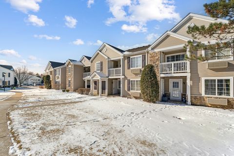 Tiny photo for 1613 Silverstone Drive #1613, Carpentersville, IL 60110 (MLS # 12558452)