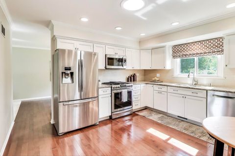Tiny photo for 219 E Reseda Parkway, Palatine, IL 60067 (MLS # 12487304)
