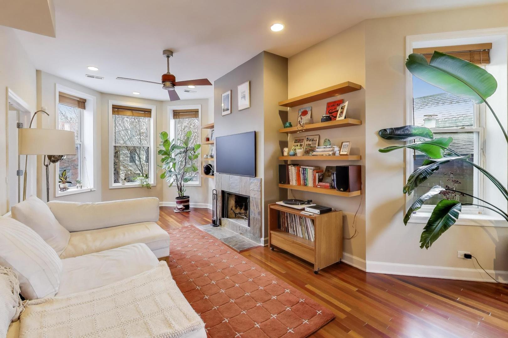 1122 N Winchester Avenue 2