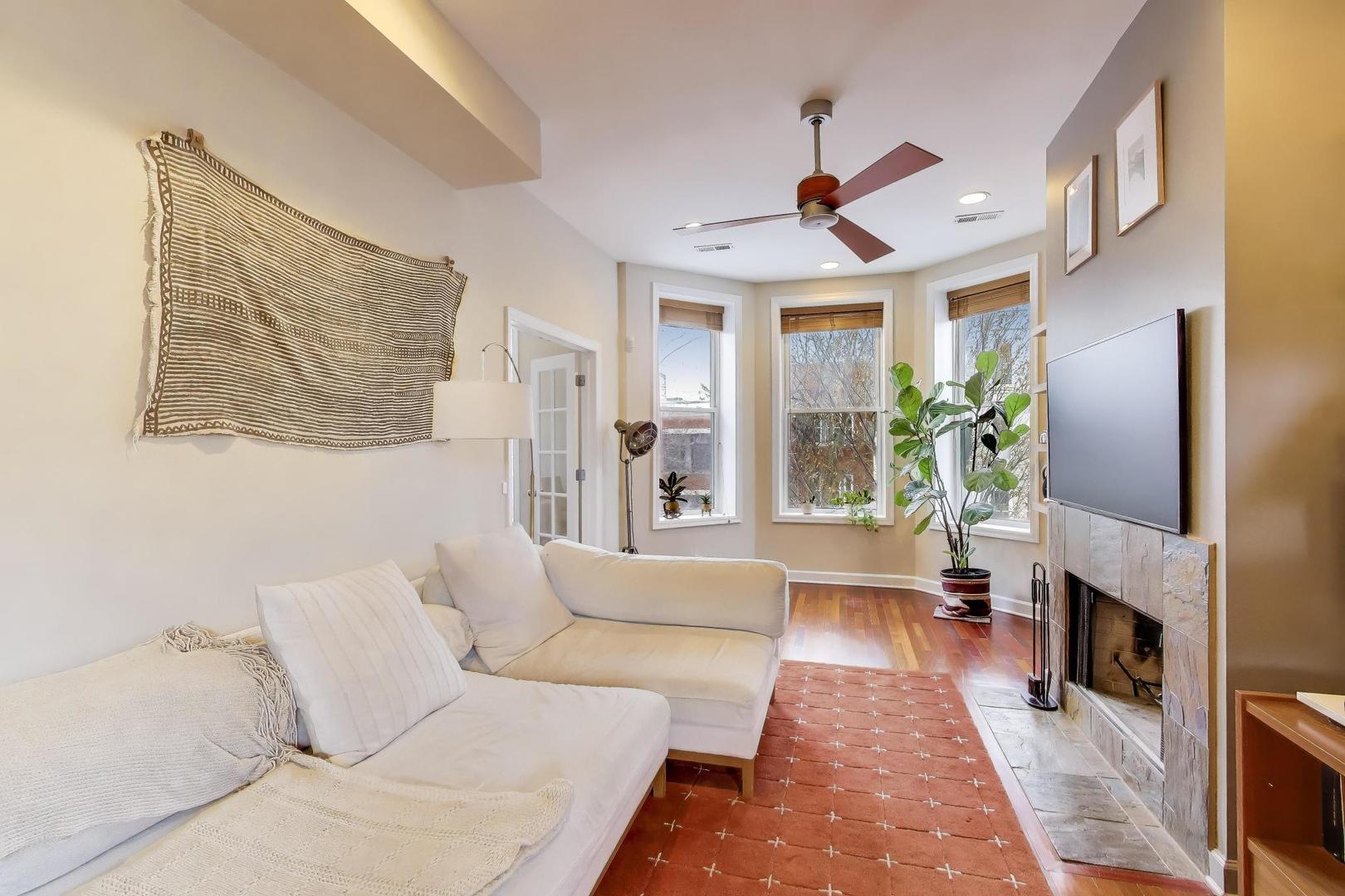 1122 N Winchester Avenue 2