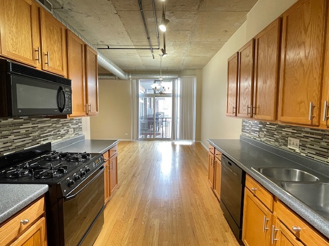 1000 W ADAMS Street 718