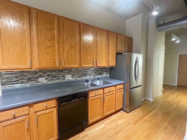 1000 W ADAMS Street 718