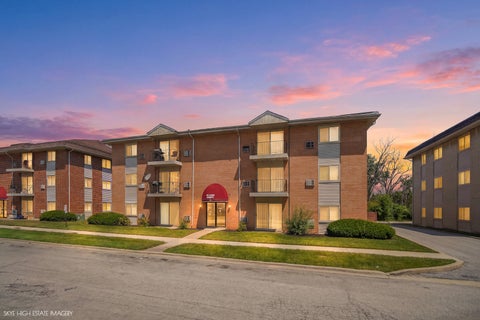 Tiny photo for 1900 Canal Street #1B, Blue Island, IL 60406 (MLS # 12753927)