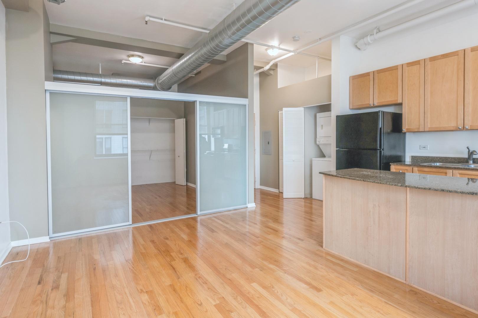 6 E Monroe Street 601