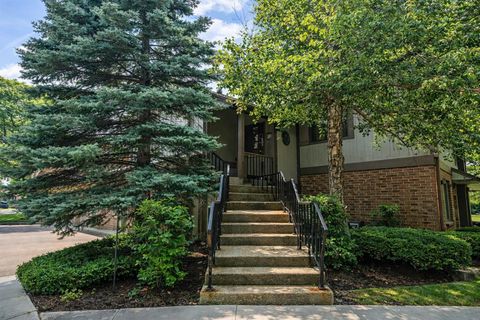 Tiny photo for 13458 S Westview Drive #V4, Palos Heights, IL 60463 (MLS # 12533797)