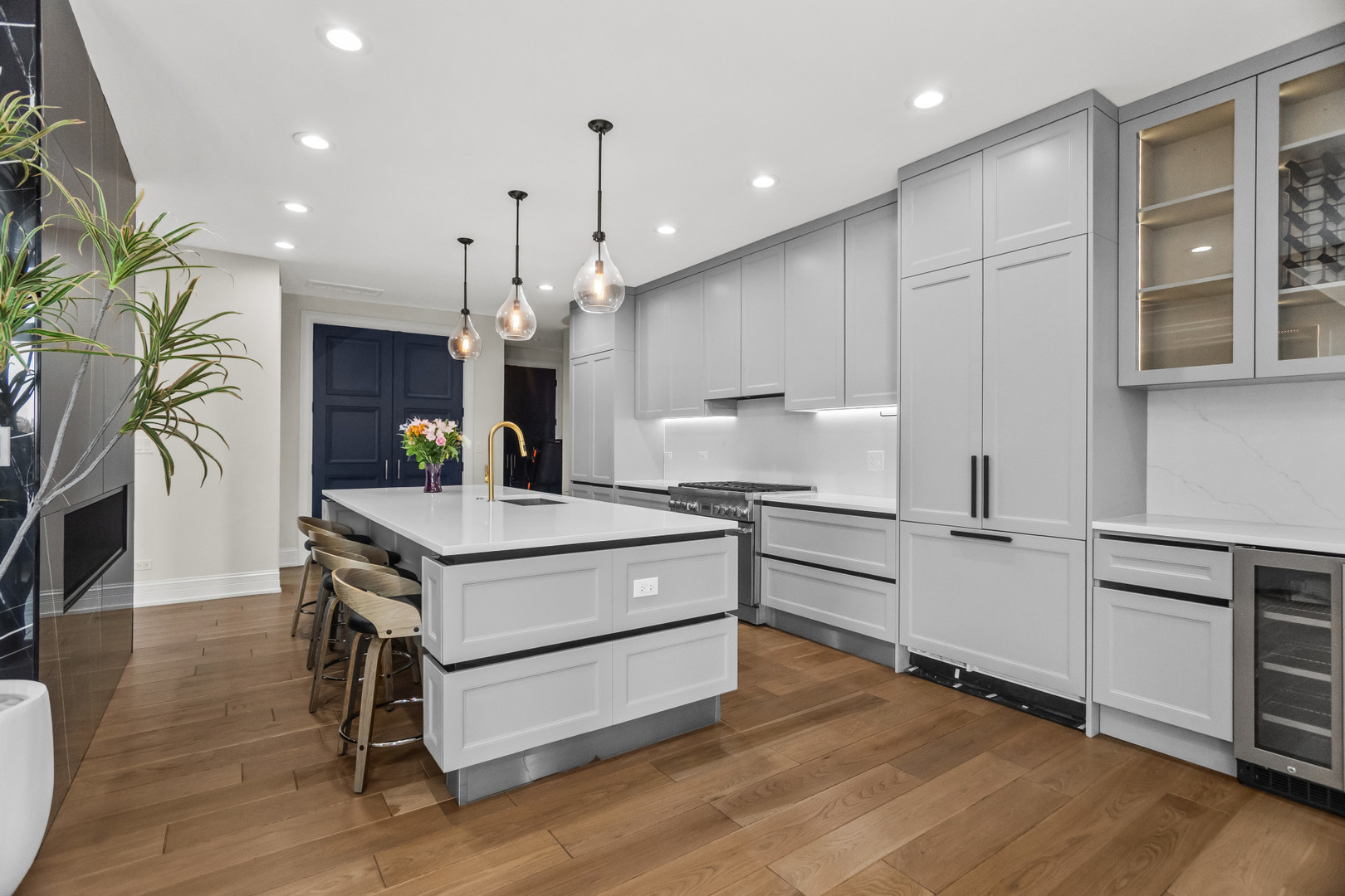 1425 W Fullerton Avenue 3N