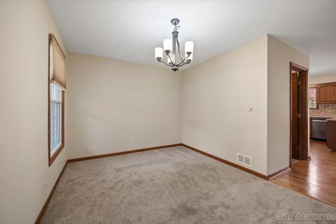 Tiny photo for 231 N Cambridge Drive, Geneva, IL 60134 (MLS # 12514661)