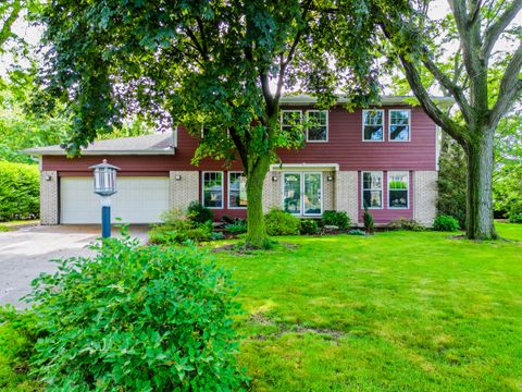 Photo of 19 Burning Tree Lane, Deerfield, IL 60015 (MLS # 12393261)