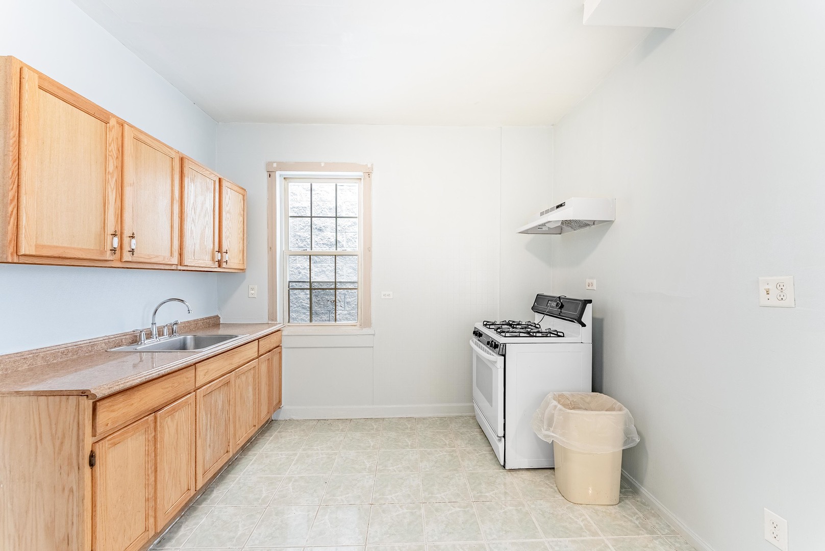 824 N CALIFORNIA Avenue