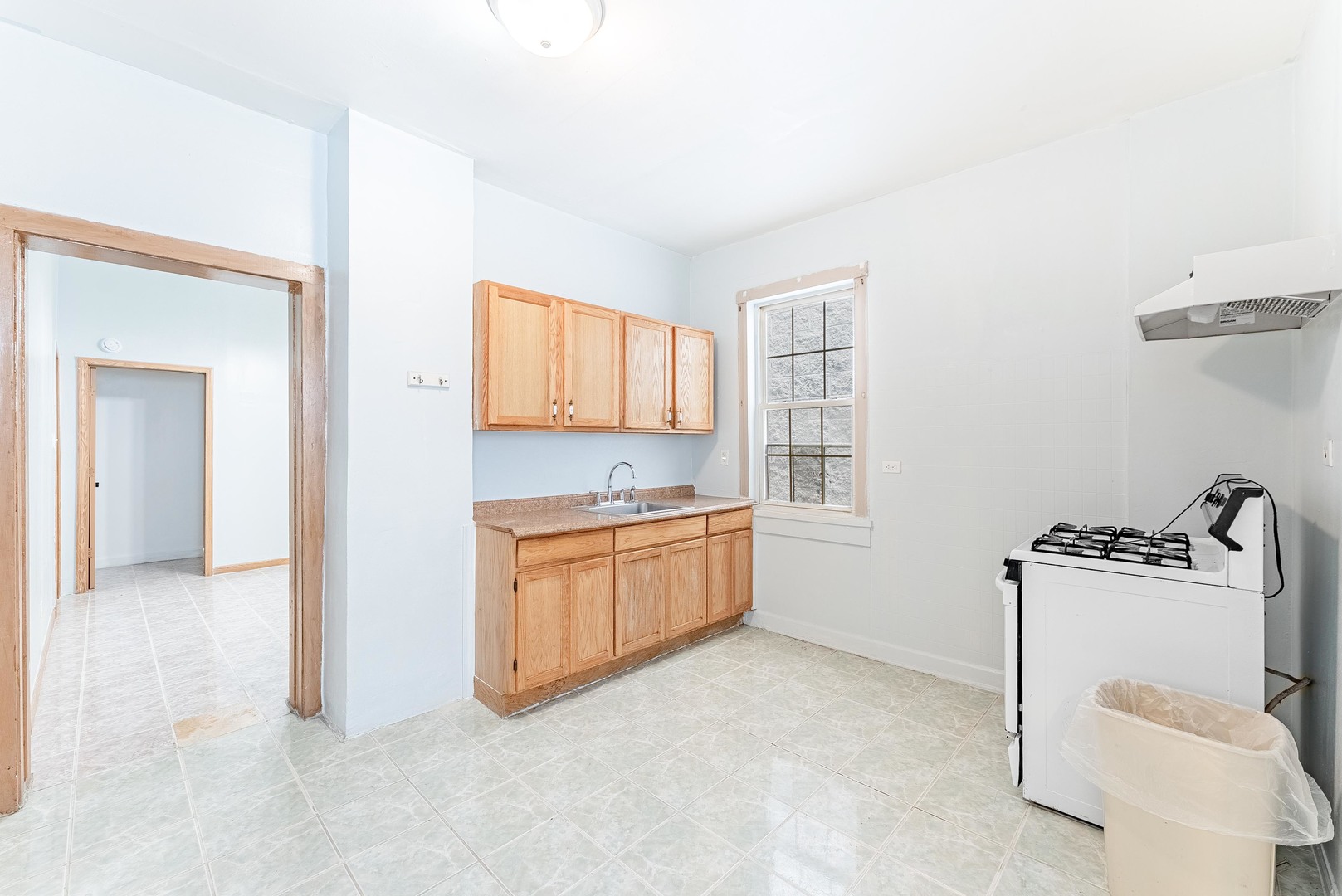 824 N CALIFORNIA Avenue