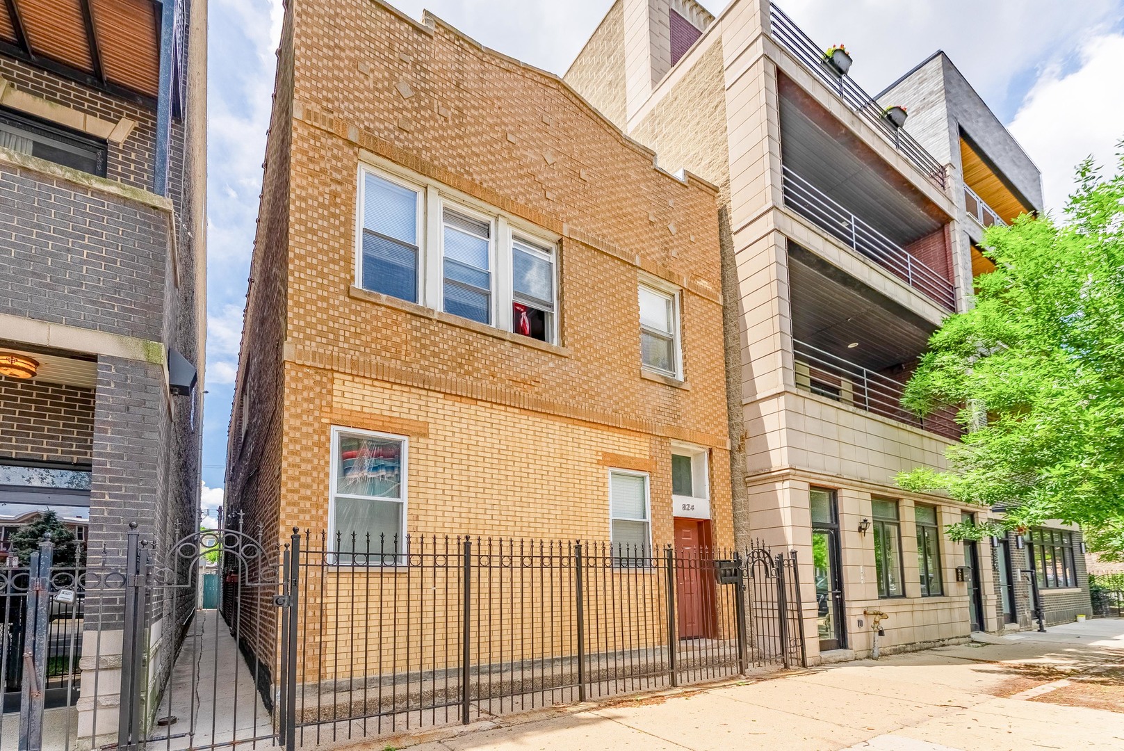 824 N CALIFORNIA Avenue