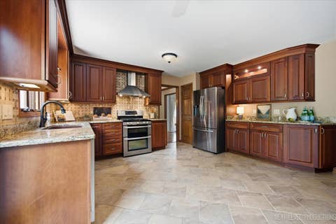 Tiny photo for 1054 S Oakland Avenue, Villa Park, IL 60181 (MLS # 12712678)